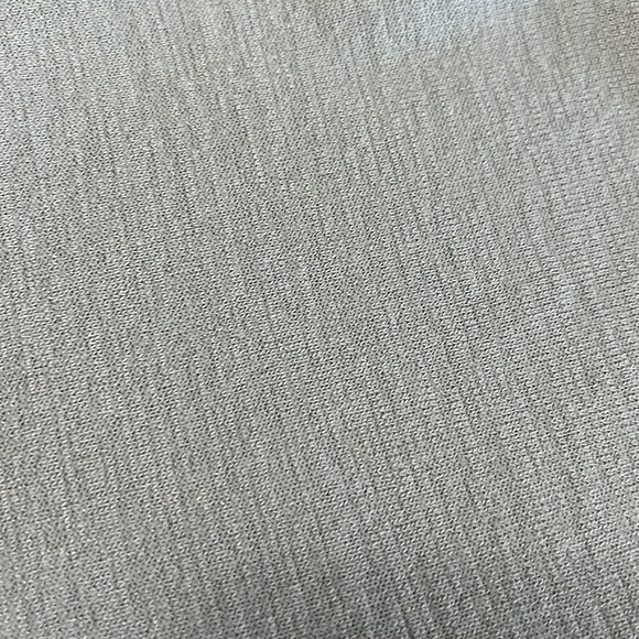 WILFRED FREE small. NWT. Off the shoulder crop top. Available in grey. - Picture 3 of 4